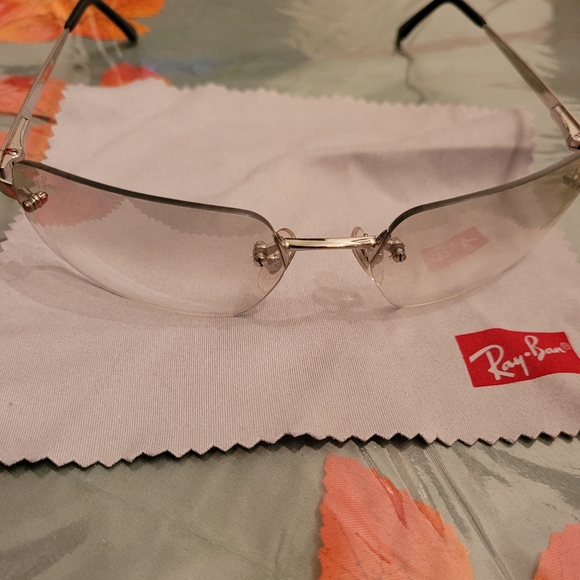 RAY BAN SHADES/ UNISEX